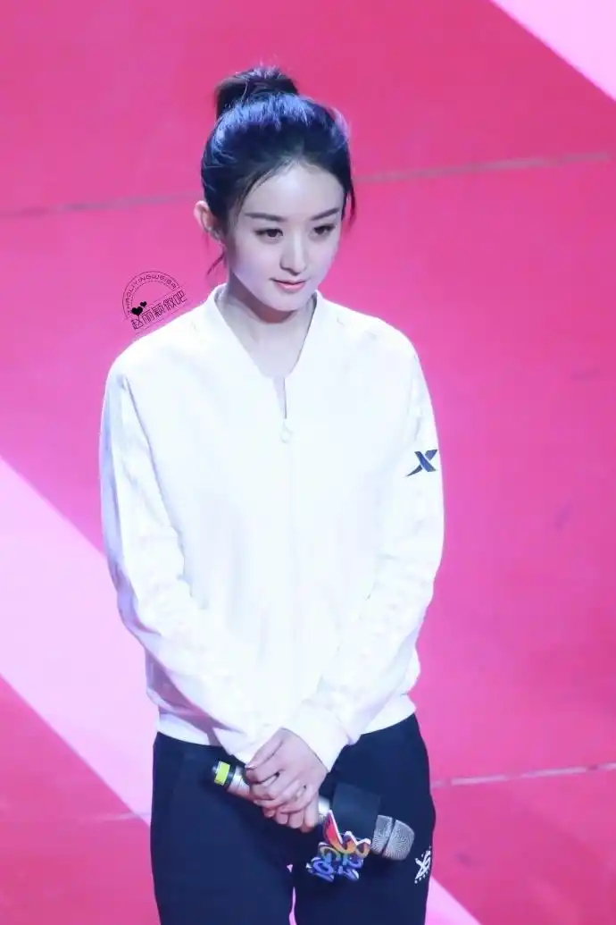 你没见过的赵丽颖!一身运动装显清新干练