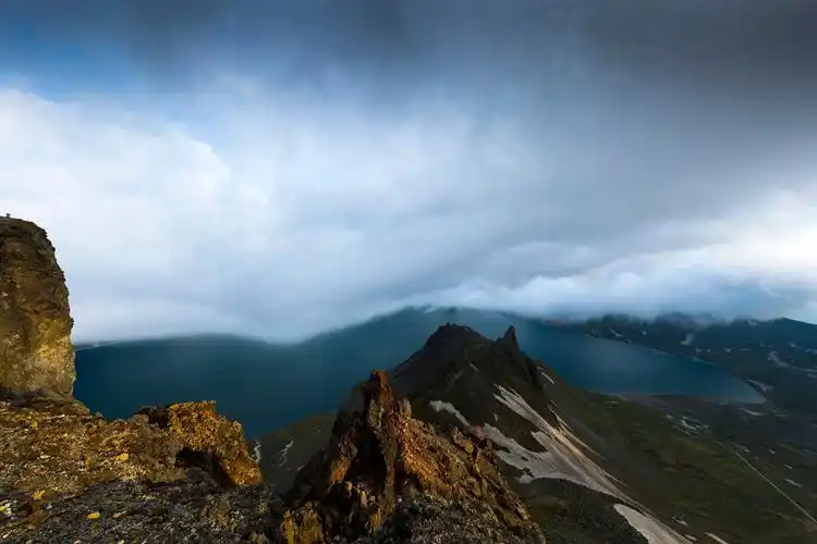 长白山东坡壮美风光