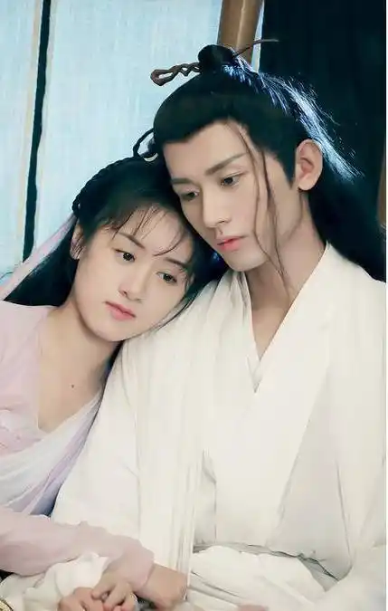 云歌会一事后,成毅掉粉6万,袁冰妍上线8字表态,cp粉又激动了_因为