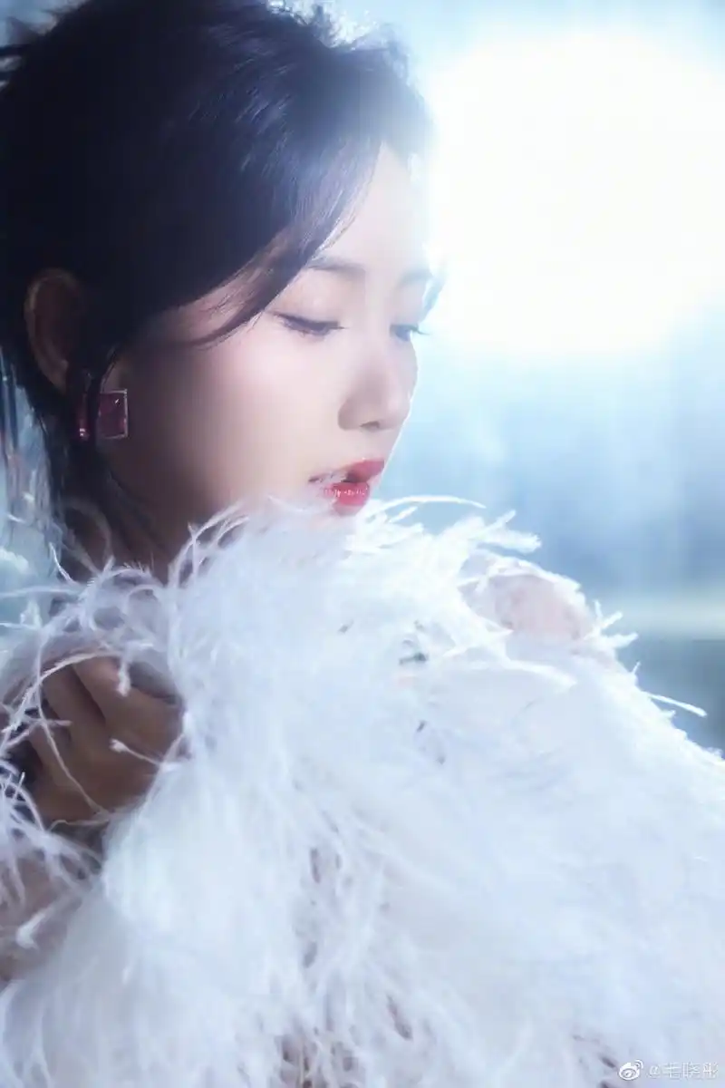 毛晓彤高清壁纸头像(二十二)[亲吻]