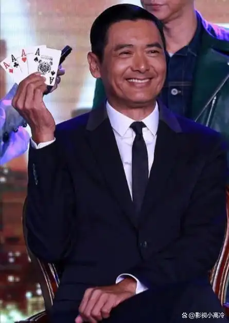 向华强说对了!不演戏就"消失"的周润发,早已经走上另一条大道