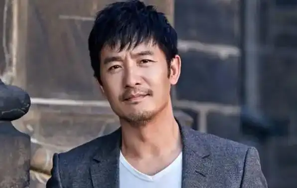 长着一张富家公子脸却是穷人家的孩子这8位男明星不容易