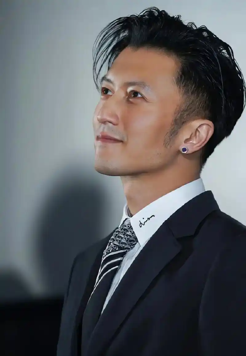 中国三大帅.一个是谢霆锋,一个是我,一个是屏幕前的你#港星男 - 抖音