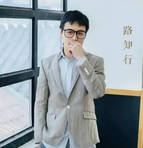 配音演员路知行惹争议被曝欺骗女大学生感情疑似盗用他人信息