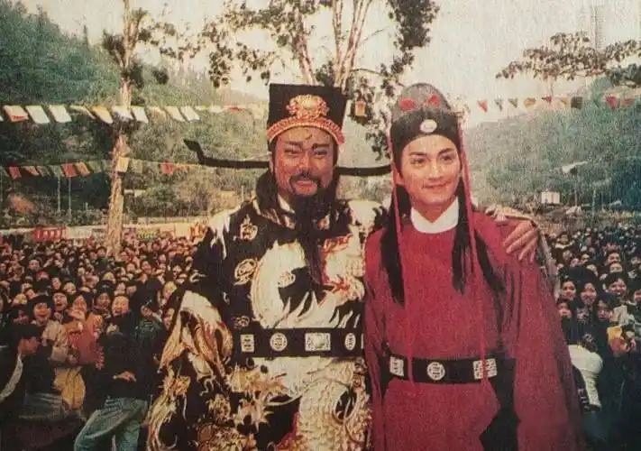 93版的《包青天》?私生活还行什么意思?娜扎发朋友圈?