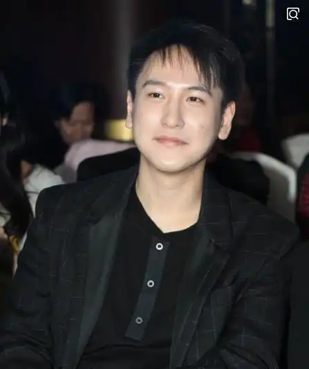 王思聪的好友香港汤臣集团汤珈铖新恋情