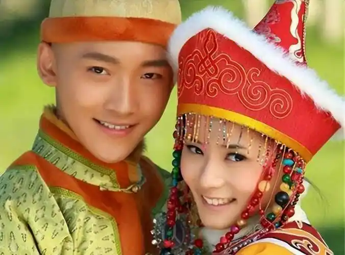 新还珠格格尔泰喜欢小燕子吗(新还珠电视剧剧情解析)-5