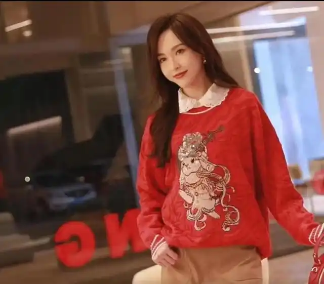 唐嫣新综录制生图曝光,气质优雅状态佳,冻龄美貌令人羡慕