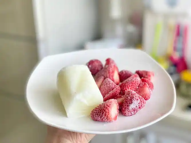 草莓酸奶冰淇淋