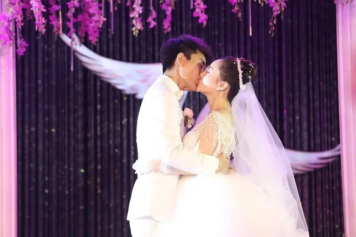 李承铉曾在张杰谢娜婚礼晕倒#  李承铉,一位知名的中国艺人,曾在中国