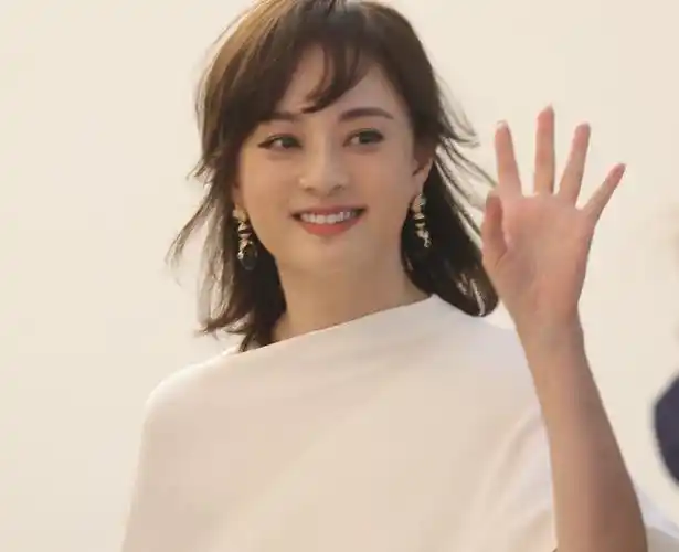 41岁孙俪美回来了留长发型尝试新风格网友大赞娘娘颜值回春