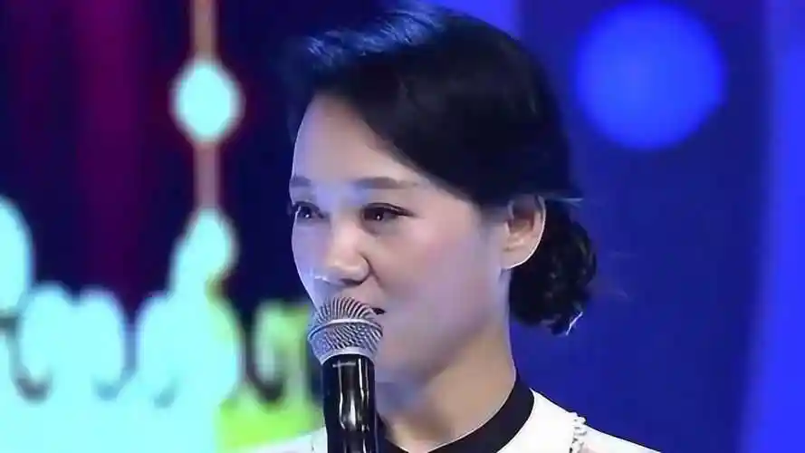 小香玉聊家庭片段娱乐人物记02:59主持人周群跨界演小品,唱方言版