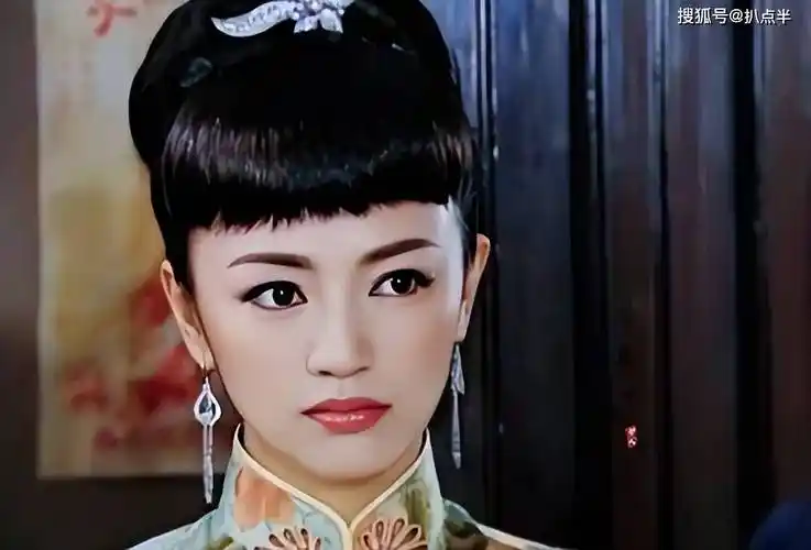 斗得了小三,上得了台面,"娱圈老板娘"不好当,除了忍还得狠_罗海琼