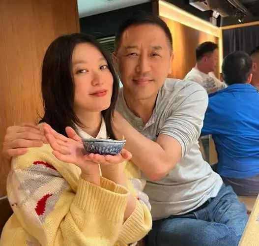 唐先生发文悼念配文引热泪,本人近照白发苍苍|张国荣|唐鹤德_新浪新闻