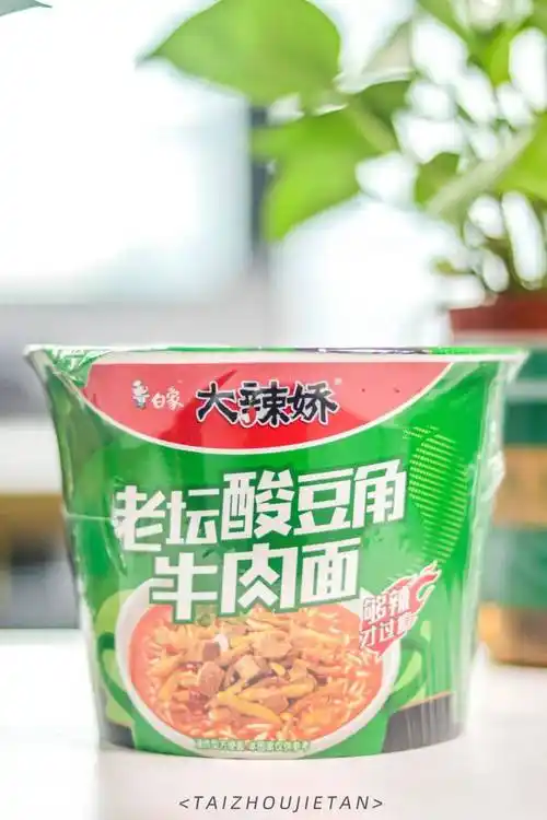 老坛酸豆角牛肉面△红油爆椒牛肉面· 总结 ·袋装比桶装好吃煮等比
