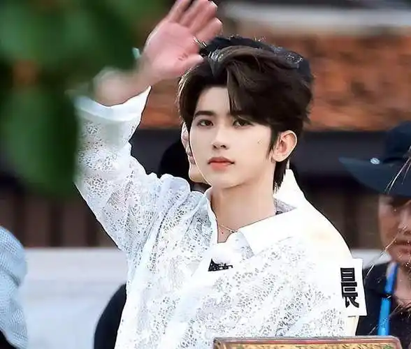 蔡徐坤跑男镜头被剪光,海外演唱会不受影响,将转向国际市场发展_节目