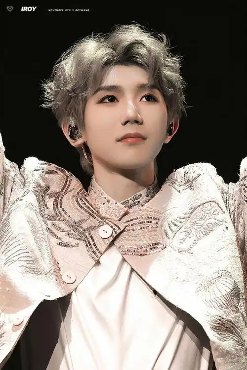 tfboys眼部特写##tfboys如果睁眼便是十年后#王源的眼睛就是出了玫哪