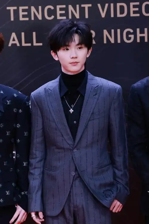 马嘉祺超话20231217 星光大赏 红毯西装93#全能音乐人马嘉祺##星光