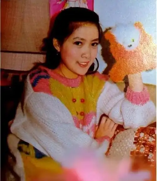 沈丹萍:嫁大15岁乌韦,结婚38年生两女,如今她还好吗?