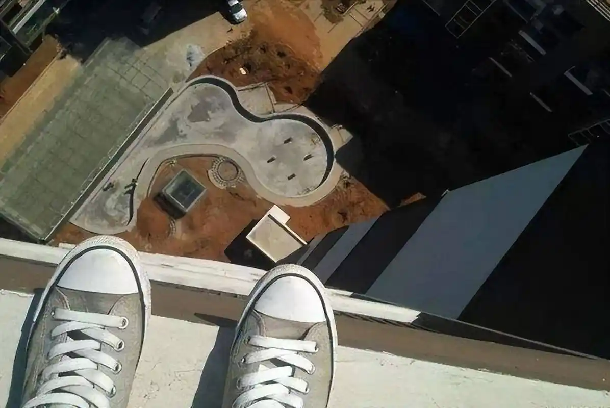 高考状元陈勤:在国外寸步难行也不愿回来,绝望从楼