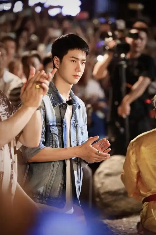 2021王一博《天天向上》录制_高清图片大全-爱豆app