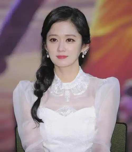 太炸裂了!女艺人被曝堕胎11次,被潜规则上百次,生理期也不休息