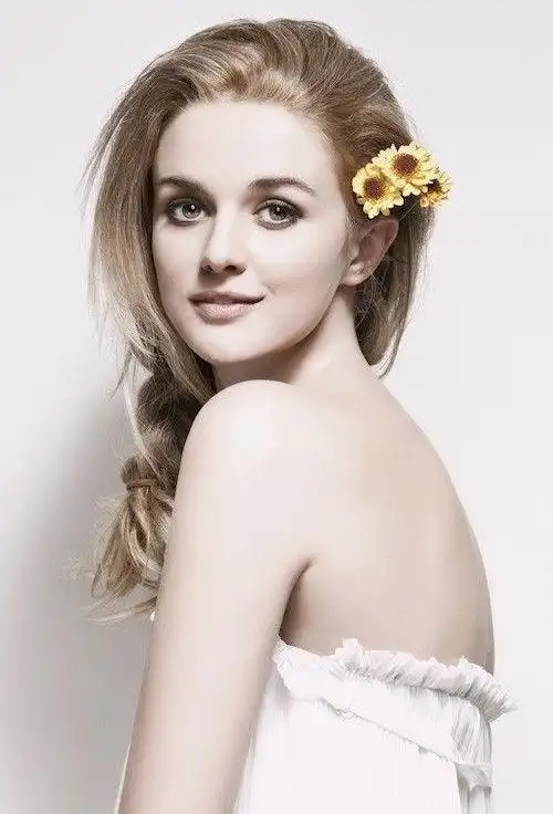 伊莉莎(乌克兰女演员)_尚可名片