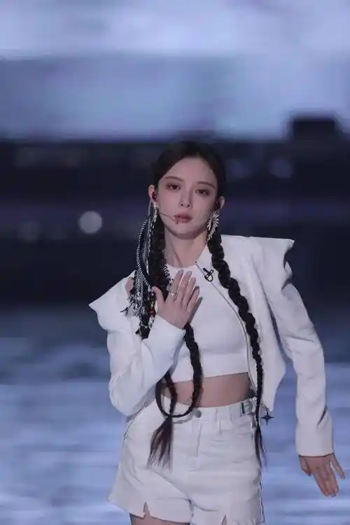 《浪姐4》二公,一姐姐风评扭转,卢靖姗组遭嘲,汪小敏太可惜_徐怀钰