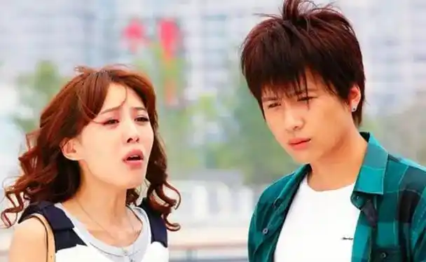 当时,在该剧中饰演男二号的李易峰,因出色表现赢得了广大观众的认可