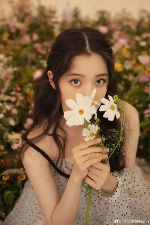 ww资源真好,欧阳娜娜法国娇兰花漾大使