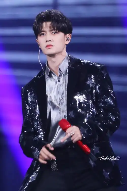 任嘉伦超话94#任嘉伦2021嘉速前进#20201231 跨年舞台 补档重温一下