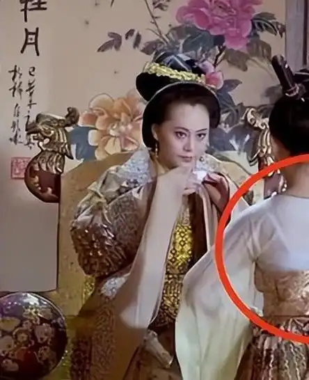 假发片飞起,挂环无影手,盘点影视剧离谱穿帮镜头|群演|古装剧_网易