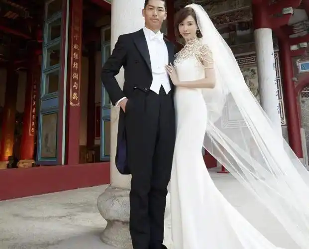 但最近又因为小s和蔡康永两人的大爆猛料,将林志玲婚礼的话题再次推向