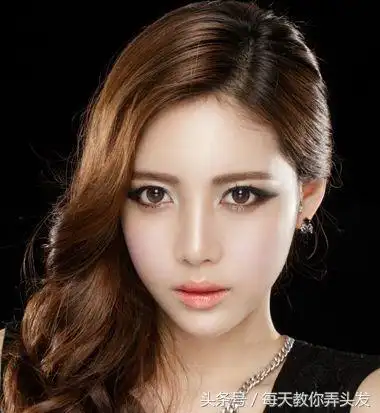 瓜子脸女生甜蜜文雅发型设计!