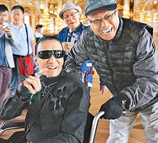 (谢贤打曾江中间那个人是谁)-临渡百科