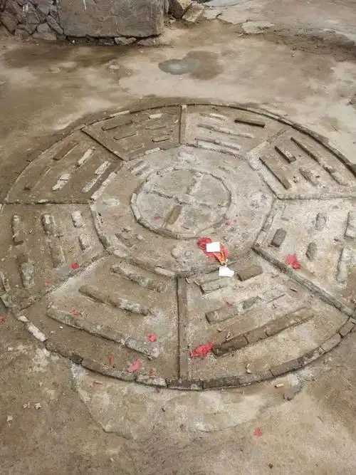 门前有大八卦图阵