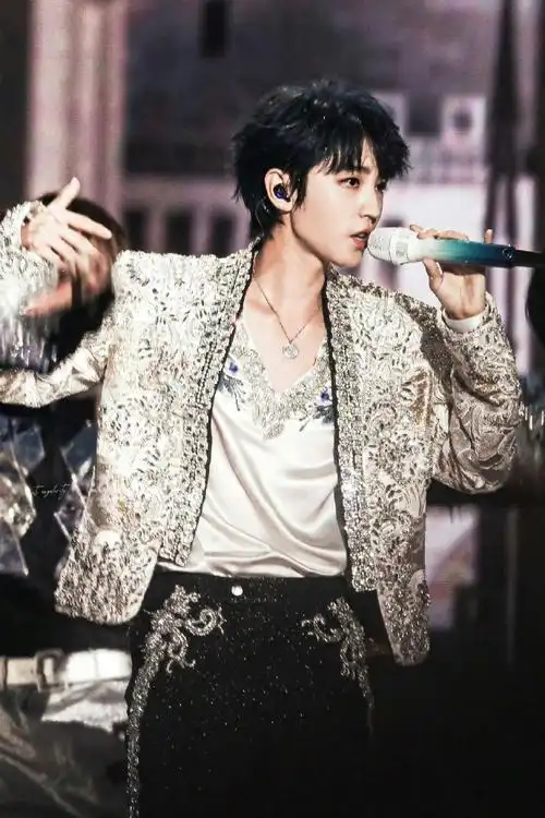 tfboys十年之约现象级演唱会#  分享一些十周年舞台上美神王俊凯的