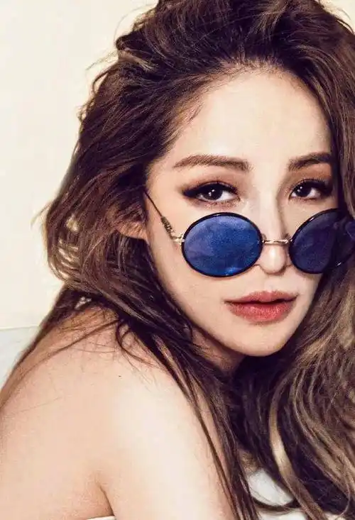 萧亚轩男朋友的年龄永远不变,但她的脸怎么一直在变_时期_眉毛_对比