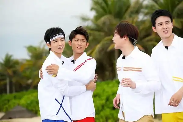 "小学生世纪骂战"惊呆你!exo比tfboys有实力吗?