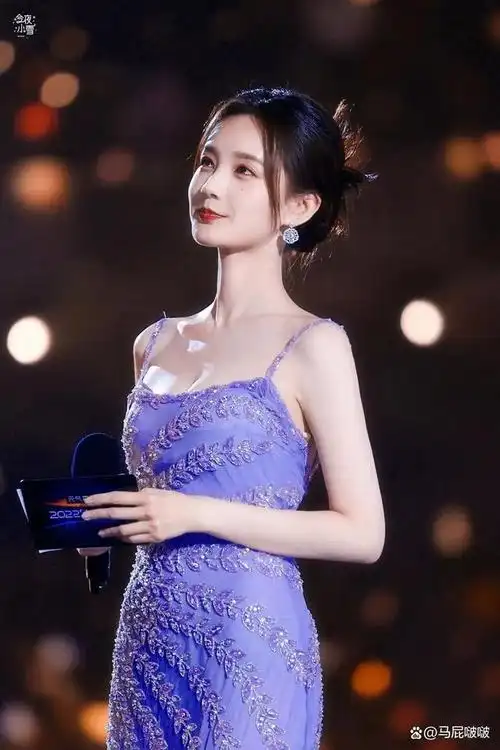 李一桐绝美写真美照,海边的紫罗兰