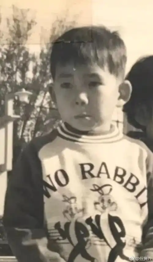 他是20世纪90年代颇具影响力的华人歌手,曾与张学友,刘德华,周华健