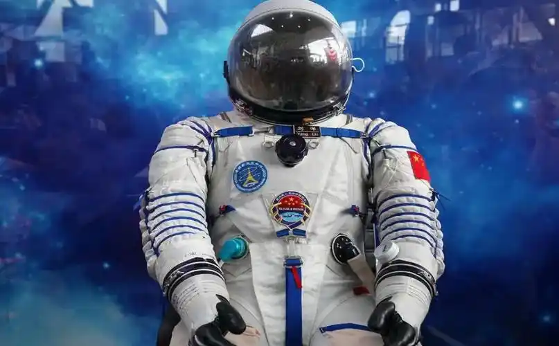 宇航服图片(王亚平他们回来了) - 赤虎壹号
