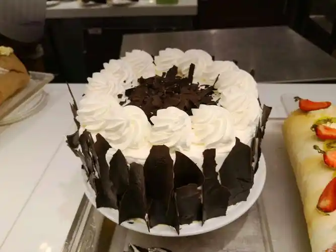 昨天晚上的蛋糕五花八门,估计厨师都拿出了十八般武艺,各显神通了吧?