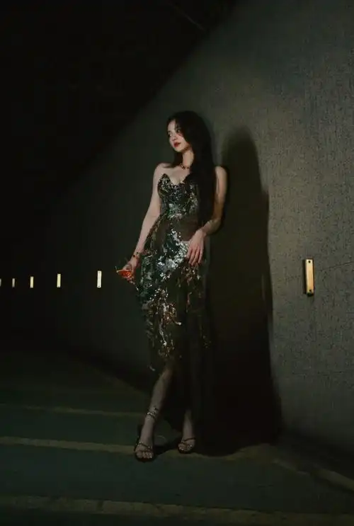 喻言最新红毯造型