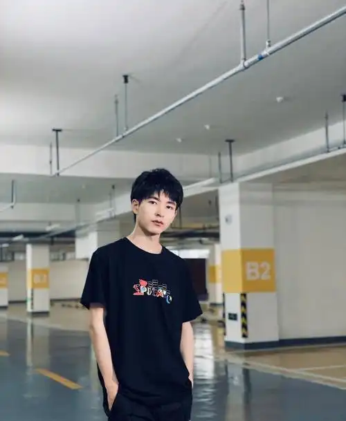 他是高考理科状元也是北大最帅校草才华令网友折服