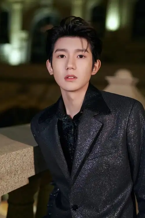 内娱高定小王子王源2021年高定衣橱大公开哪件最深得你心