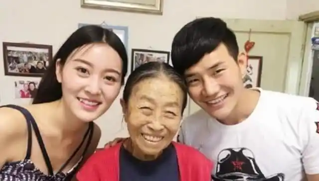 82岁张少华全家:儿子虽说不争气,但女儿天生丽质,有个好女婿!