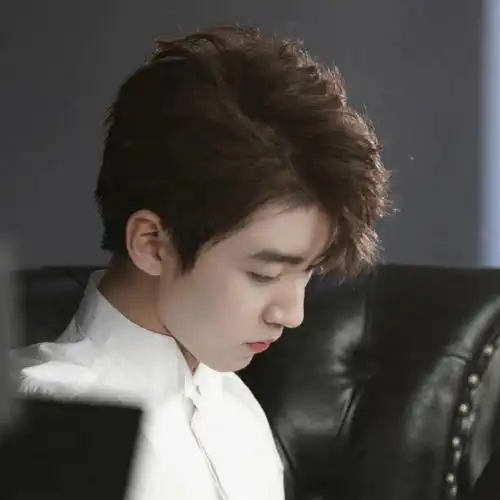 凯宝优越的侧脸#王俊凯  #男生头像  #头像  #氛围感