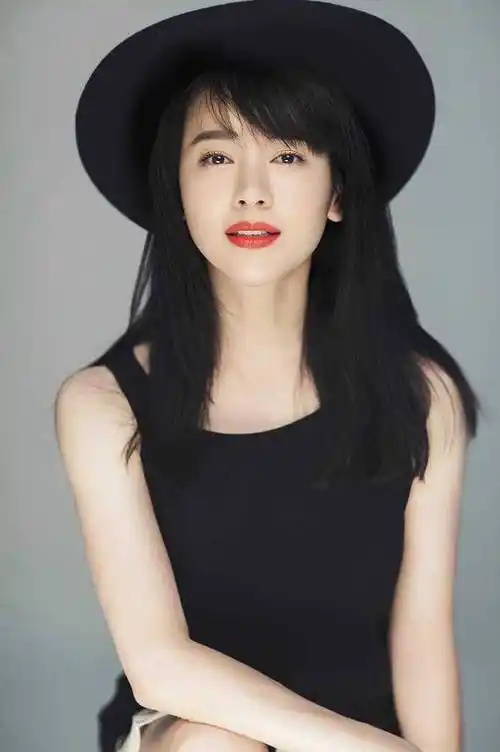 "风流成性"的左小青:绯闻不断,如今仍靠身材吸睛_生活_故事_舞台