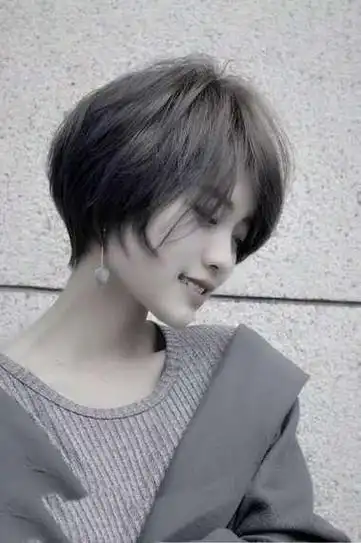 头发更加迷人,空气般刘海流露出无限美,清纯淑女气息尽显的发型打造